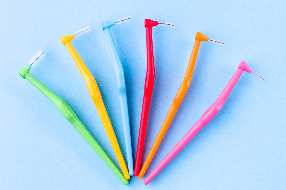 ¿Qué es un cepillo interdental y cómo usarlo? Simon Blas ¿Qué es un cepillo interdental y cómo usarlo? Simon Blas